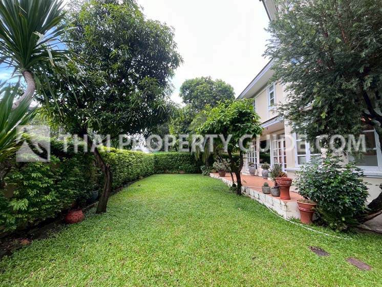 House with Shared Pool in Sukhumvit 